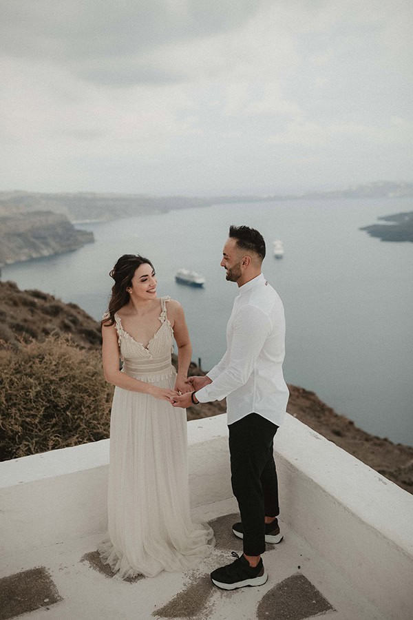romantic-elopement-santorini-magnificent-spot-boho-chic-decoration_02
