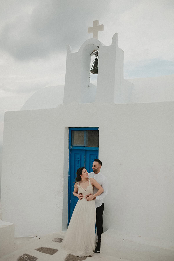 romantic-elopement-santorini-magnificent-spot-boho-chic-decoration_05x