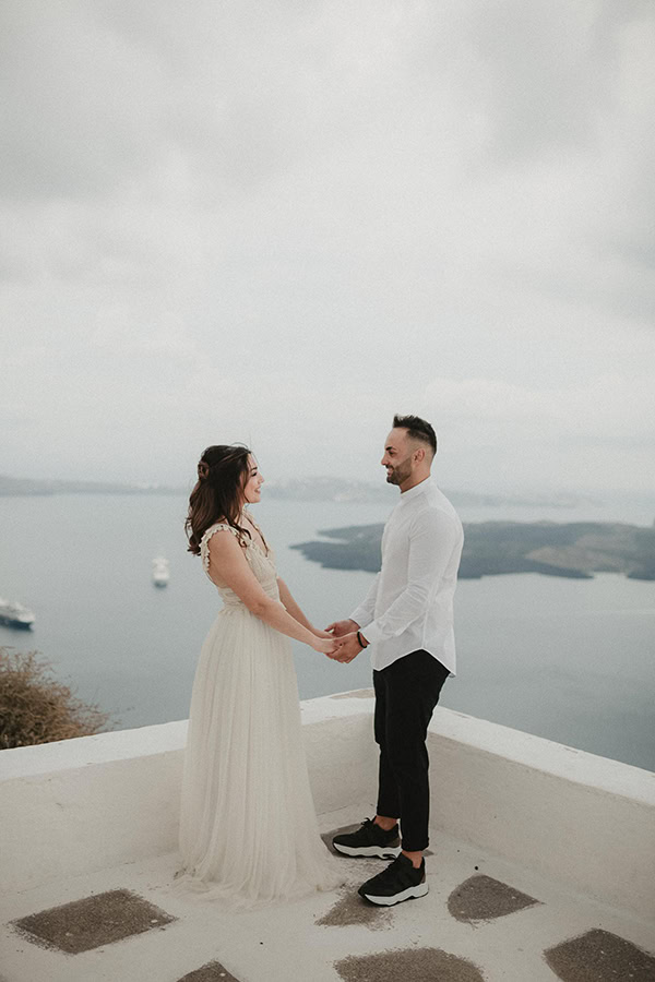 romantic-elopement-santorini-magnificent-spot-boho-chic-decoration_09