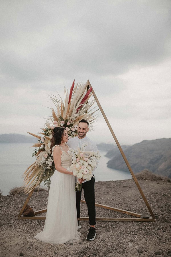 romantic-elopement-santorini-magnificent-spot-boho-chic-decoration_12