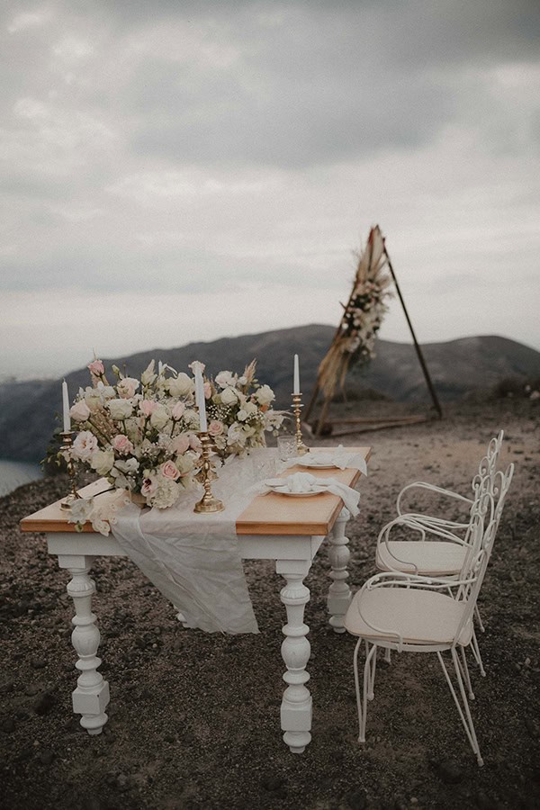 romantic-elopement-santorini-magnificent-spot-boho-chic-decoration_14