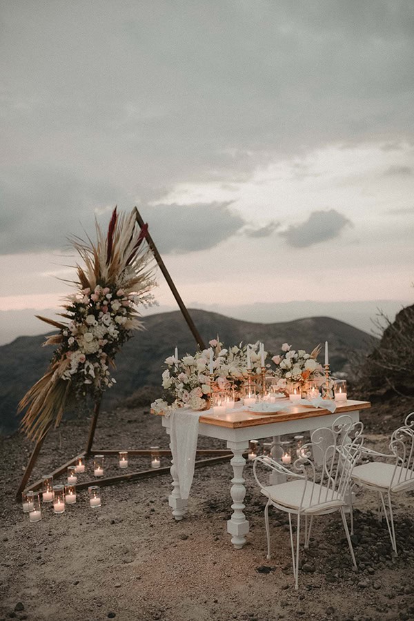 romantic-elopement-santorini-magnificent-spot-boho-chic-decoration_21x
