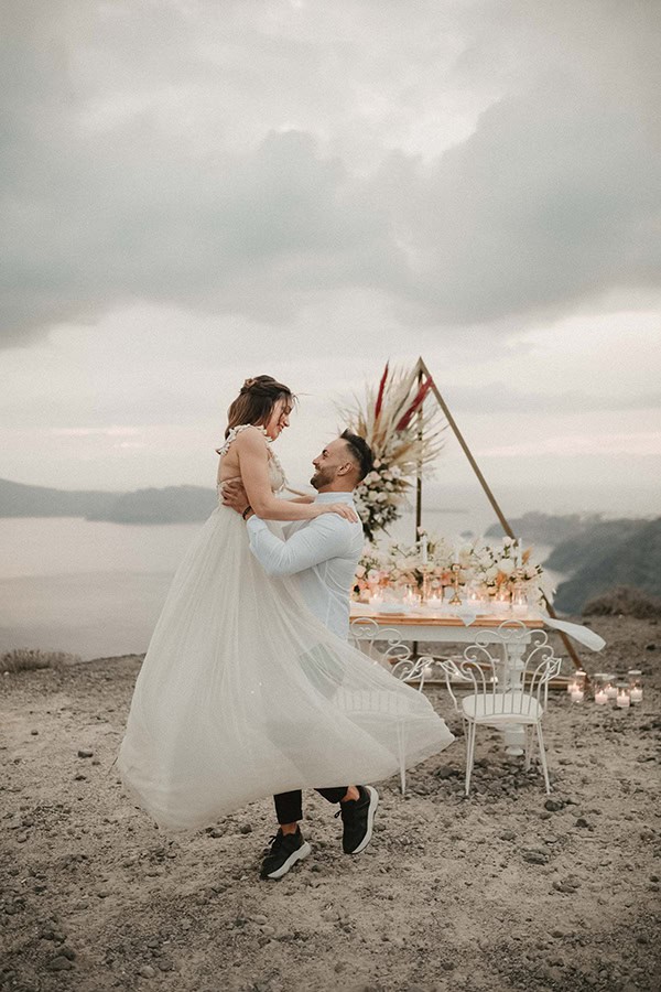 romantic-elopement-santorini-magnificent-spot-boho-chic-decoration_27