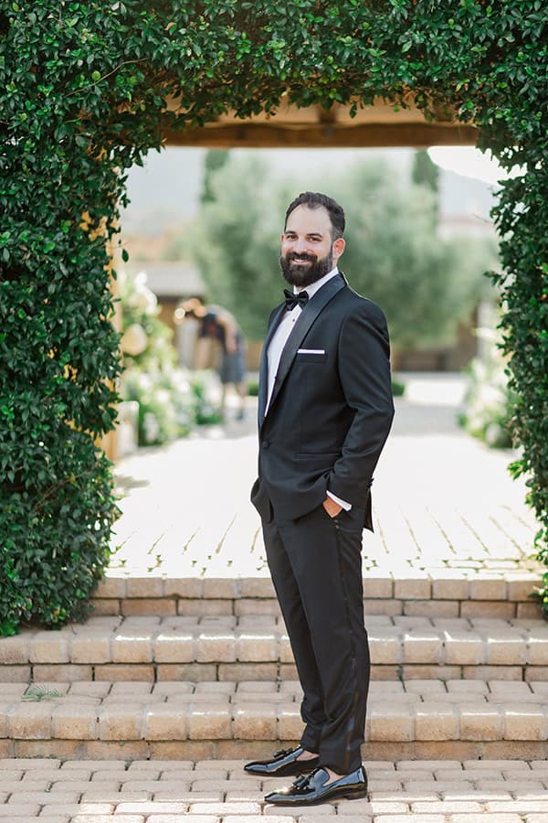 romantic-wedding-athens-white-royal-blue-details_06