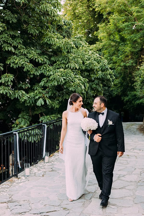 romantic-wedding-pilio-white-green-hues_02
