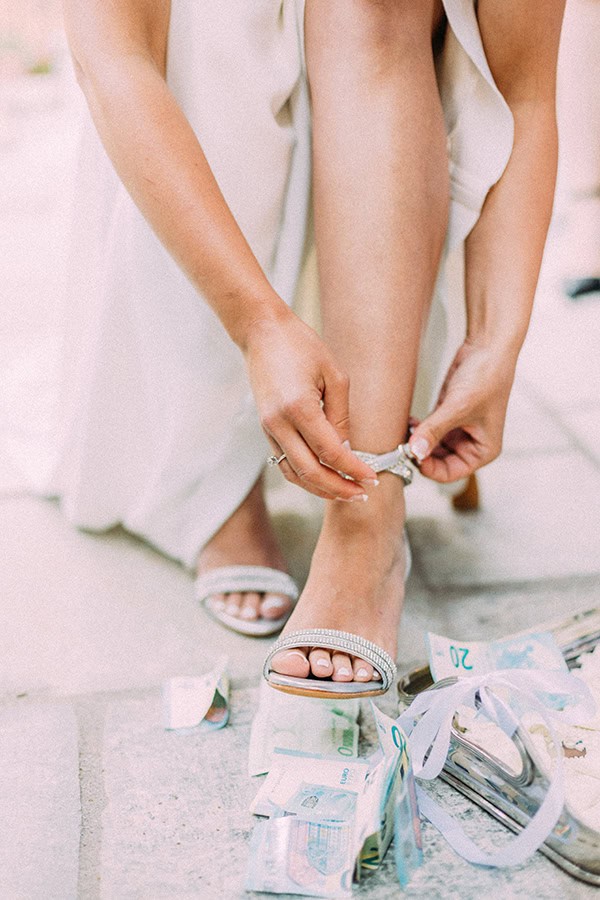 romantic-wedding-pilio-white-green-hues_05x