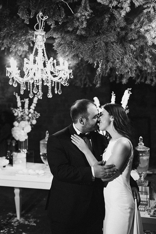 romantic-wedding-pilio-white-green-hues_15