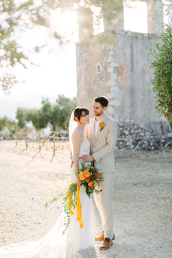 rustic-fall-wedding-kefalonia-dahlia-orange_01