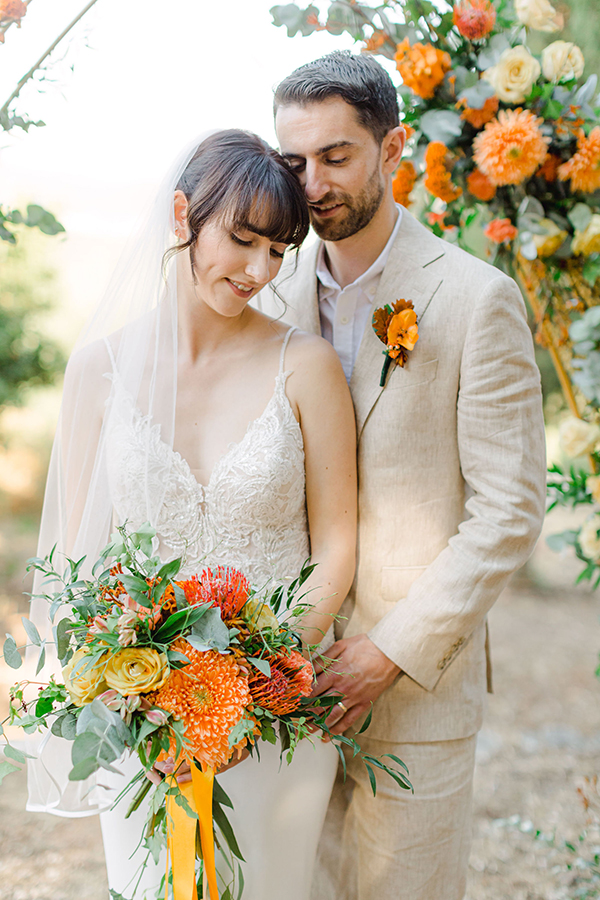 rustic-fall-wedding-kefalonia-dahlia-orange_01x