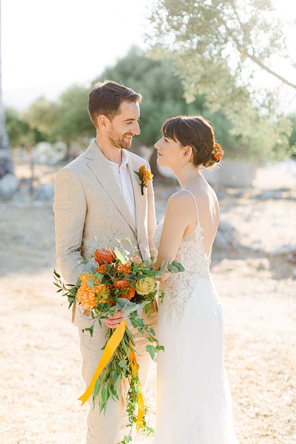 rustic-fall-wedding-kefalonia-dahlia-orange_02x