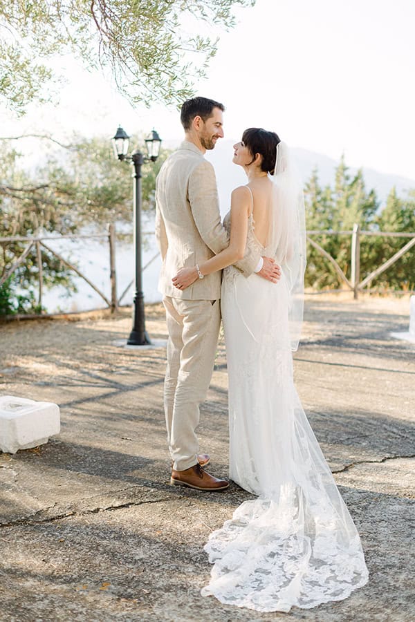 rustic-fall-wedding-kefalonia-dahlia-orange_26x