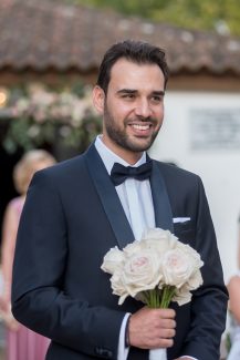 Simply chic νυφική ανθοδέσμη με τριαντάφυλλα