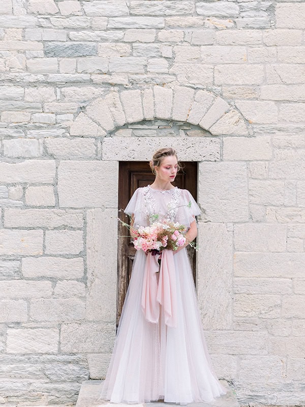 vintage-styled-shoot-romantic-peonies-pastel-hues_27x