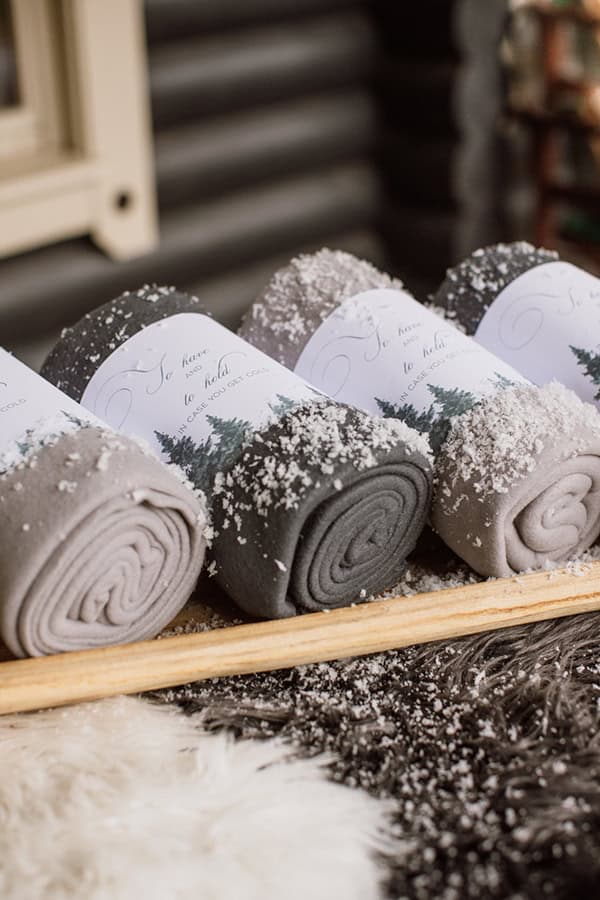 winter-style-shoot-arachova-christmas-mood_02x