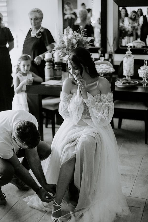 beautiful-summer-wedding-laas-venue_05x