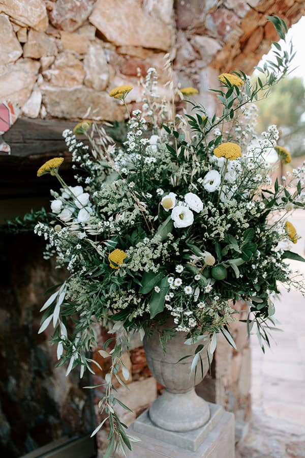 beautiful-summer-wedding-laas-venue_08w