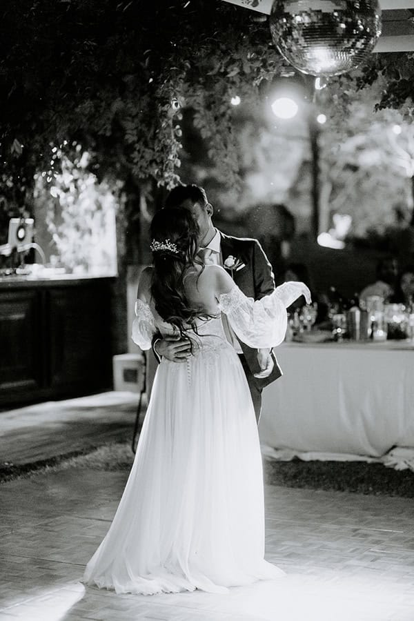 beautiful-summer-wedding-laas-venue_32