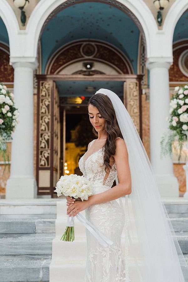 elegant-wedding-patra-flowers-romantic-hues_06x