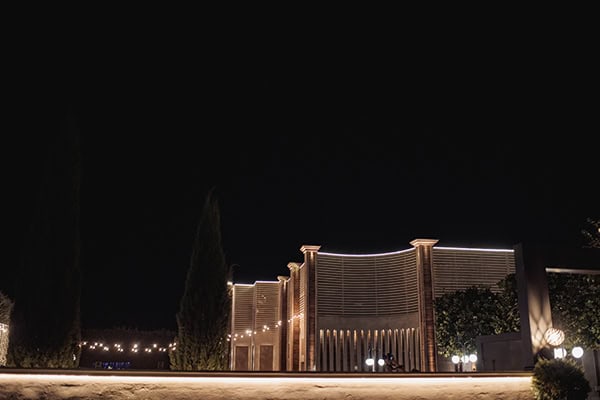 luxurious-wedding-larissa--roses-peonies_34x