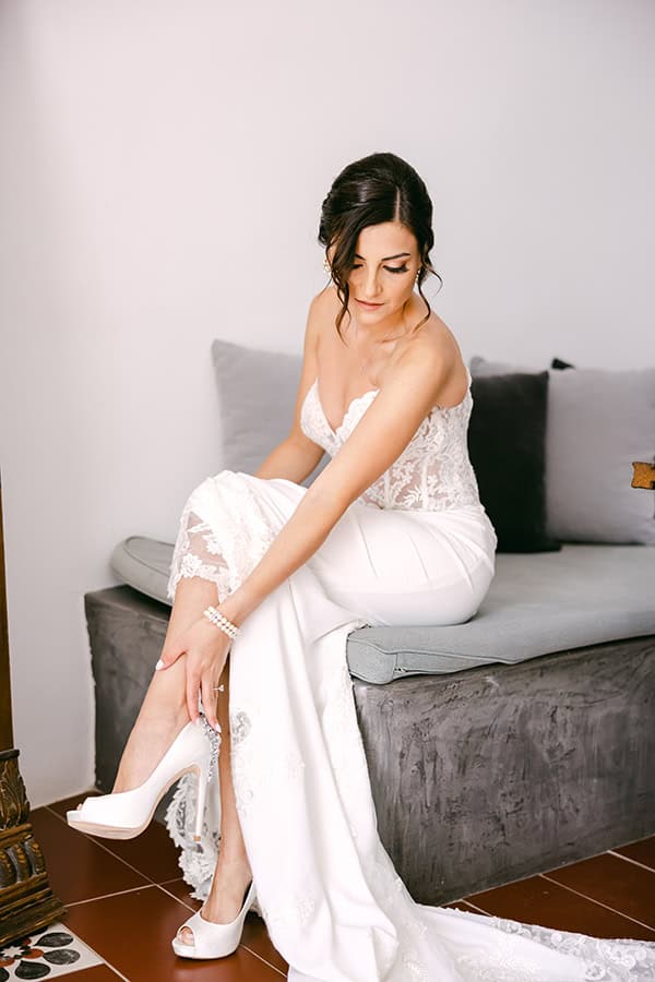 romantic-fall-wedding-santorini--pastel-hues_07