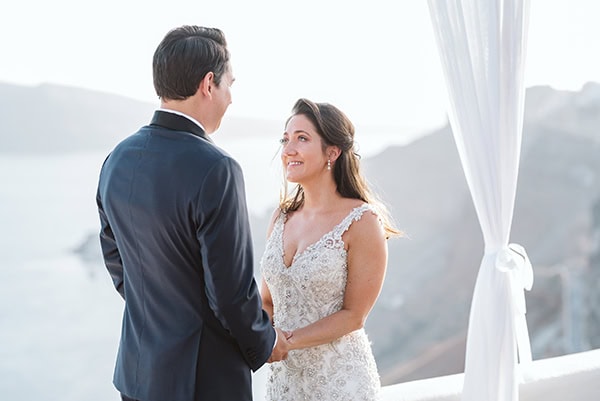 romantic-wedding-santorini-island-impressive-white-blue-florals_02x