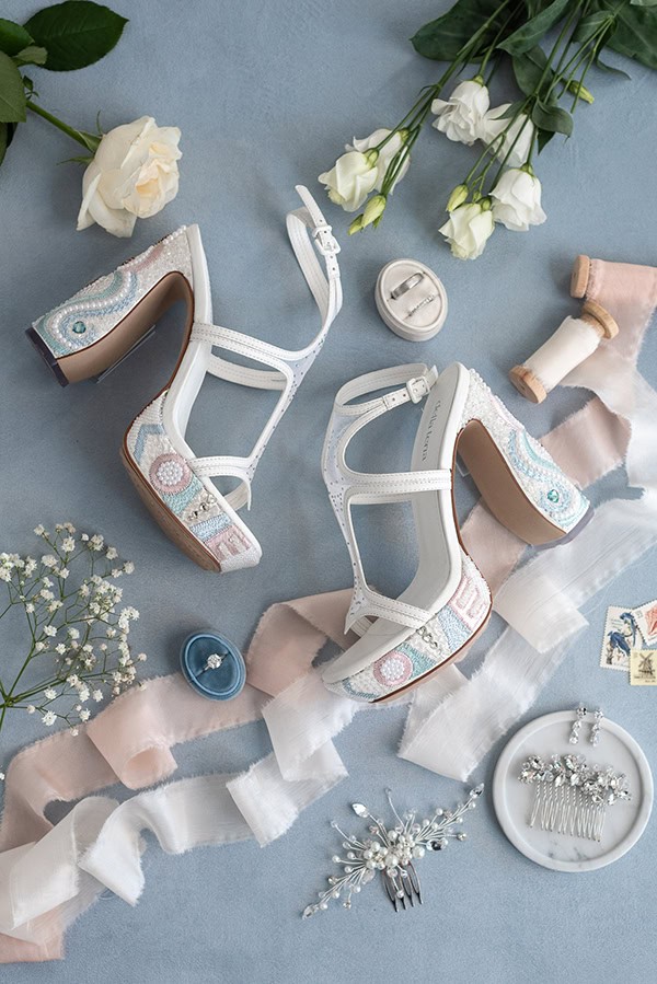romantic-wedding-santorini-island-impressive-white-blue-florals_04