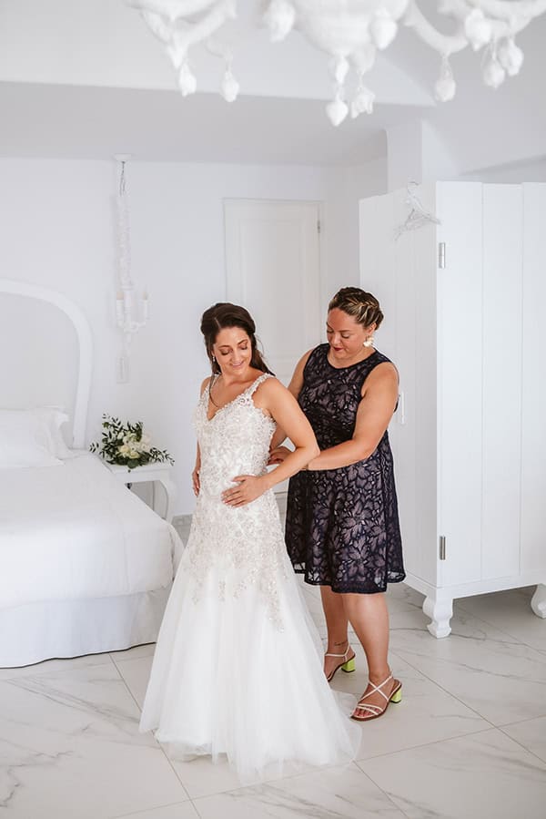 romantic-wedding-santorini-island-impressive-white-blue-florals_08
