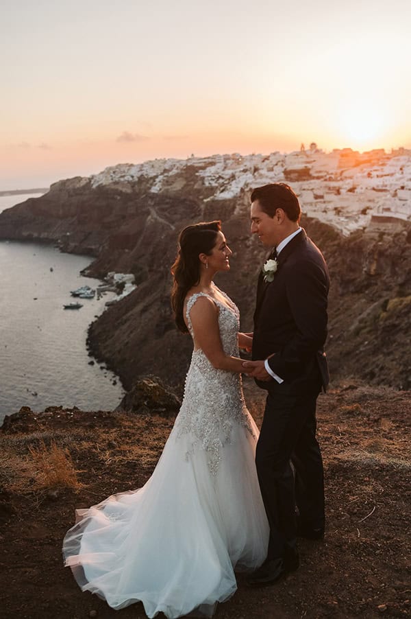 romantic-wedding-santorini-island-impressive-white-blue-florals_35