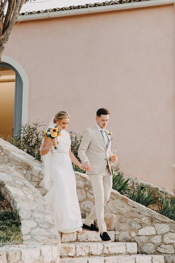 rustic-fall-wedding-corfu-sunflowers_26x