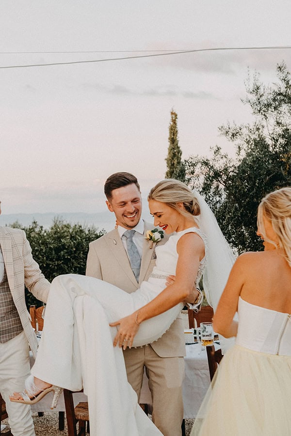 rustic-fall-wedding-corfu-sunflowers_31