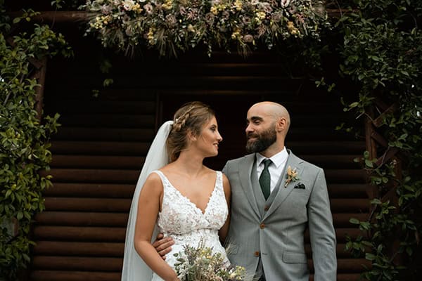 Ρουστίκ καλοκαιρινός γάμος στην Αθήνα με λεβάντα και στάχυα │ Ιωάννα και Κυριάκος