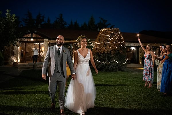 rustic-summer-wedding-athens-levander_14