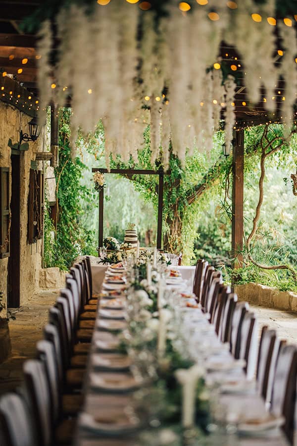 rustic-wedding-vasilias-nikoklis-inn-white-flowers_02z