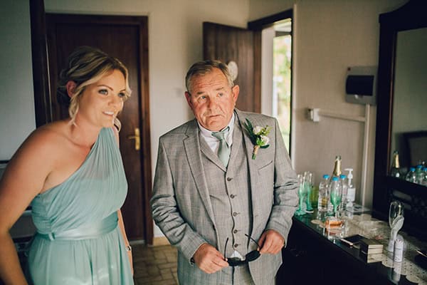 rustic-wedding-vasilias-nikoklis-inn-white-flowers_07x