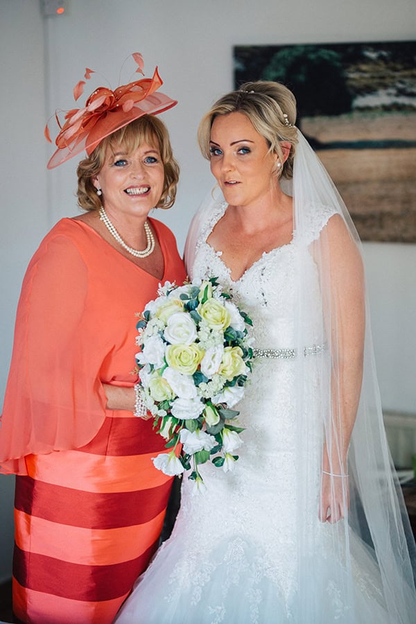 rustic-wedding-vasilias-nikoklis-inn-white-flowers_08