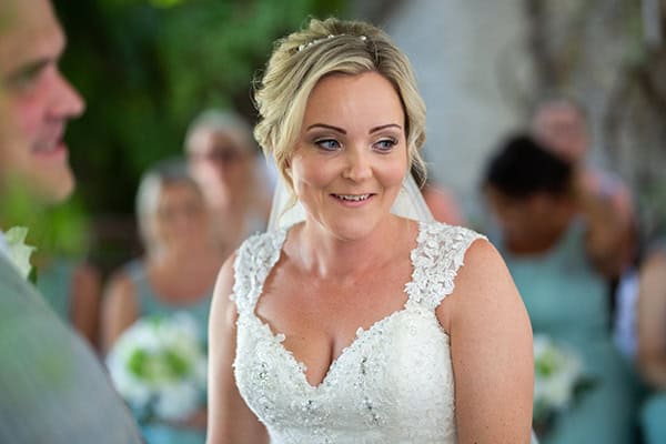 rustic-wedding-vasilias-nikoklis-inn-white-flowers_18