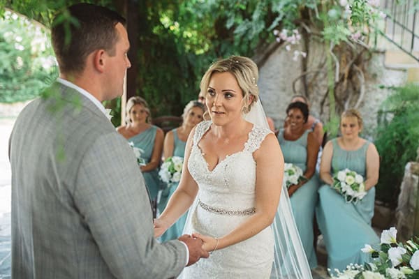 rustic-wedding-vasilias-nikoklis-inn-white-flowers_19