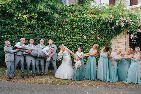 rustic-wedding-vasilias-nikoklis-inn-white-flowers_32