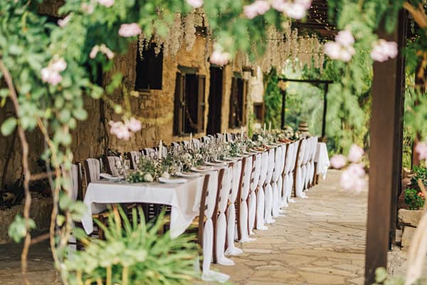 rustic-wedding-vasilias-nikoklis-inn-white-flowers_33