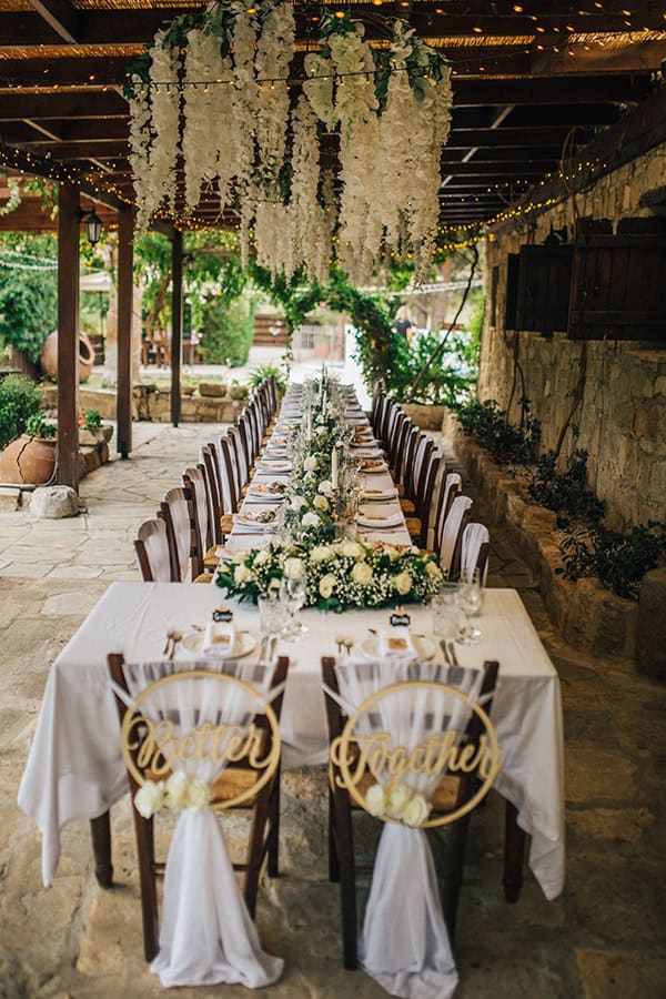 rustic-wedding-vasilias-nikoklis-inn-white-flowers_35