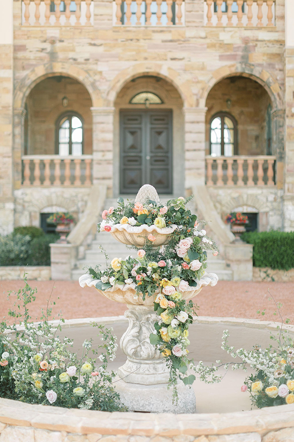 spring-styled-shoot-impressive-arrangments-flower-mansion-hatzi_06