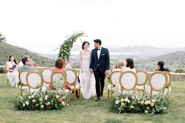 spring-styled-shoot-impressive-arrangments-flower-mansion-hatzi_15