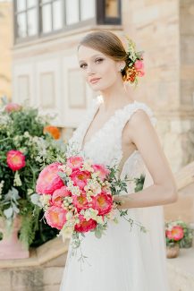 Εκπκληκτική νυφική ανθοδέσμη σε ζωηρούς φούξια χρωματισμούς