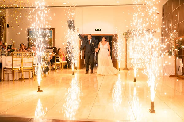 Καλοκαιρινός γάμος στην Λευκωσία με πολύχρωμο ανθοστολισμό │ Αθηνά & Σάββας