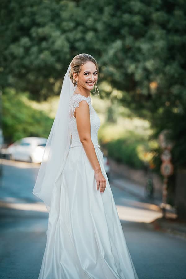 summer-wedding-roses-baby-breath_17z