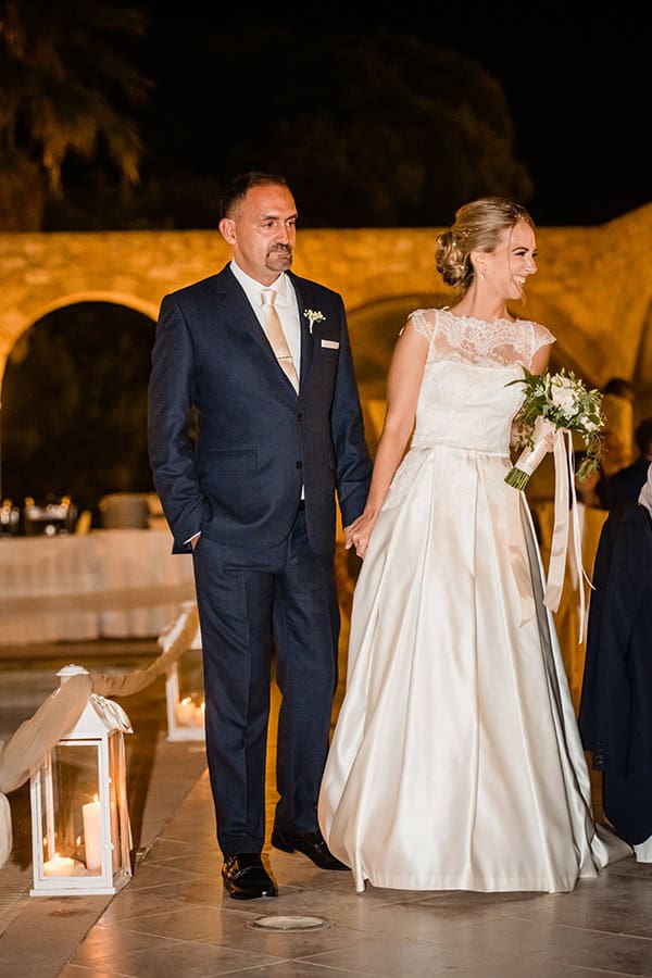 summer-wedding-roses-baby-breath_21