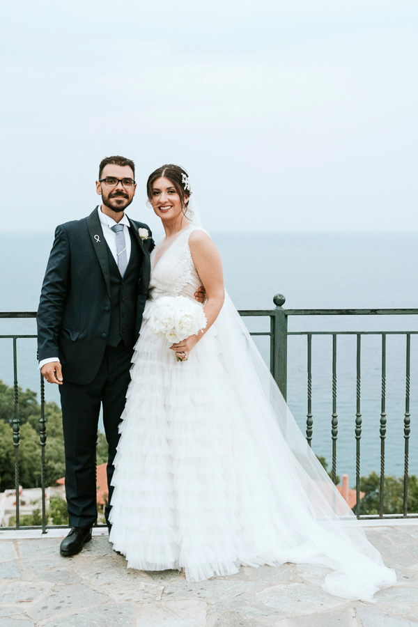 summer-wedding-white-hydrangeas-elegant-touches_01x