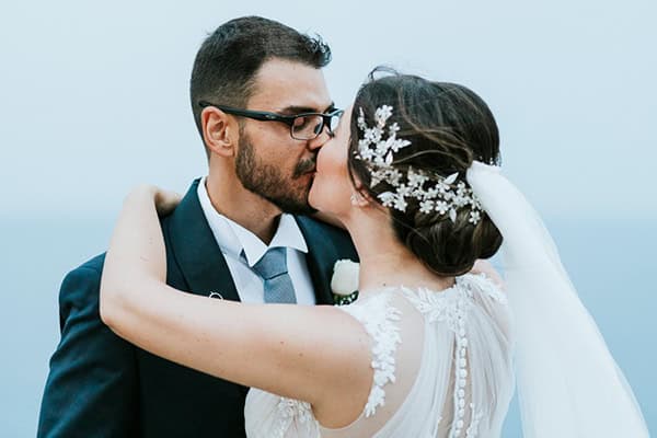 summer-wedding-white-hydrangeas-elegant-touches_03x