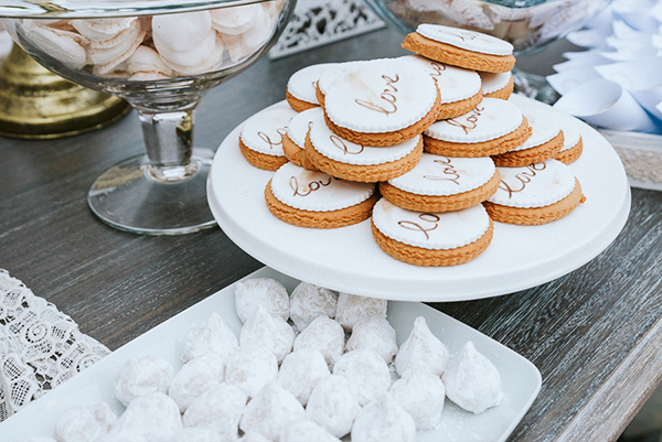 summer-wedding-white-hydrangeas-elegant-touches_31