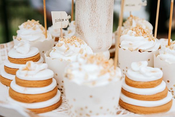 summer-wedding-white-hydrangeas-elegant-touches_34